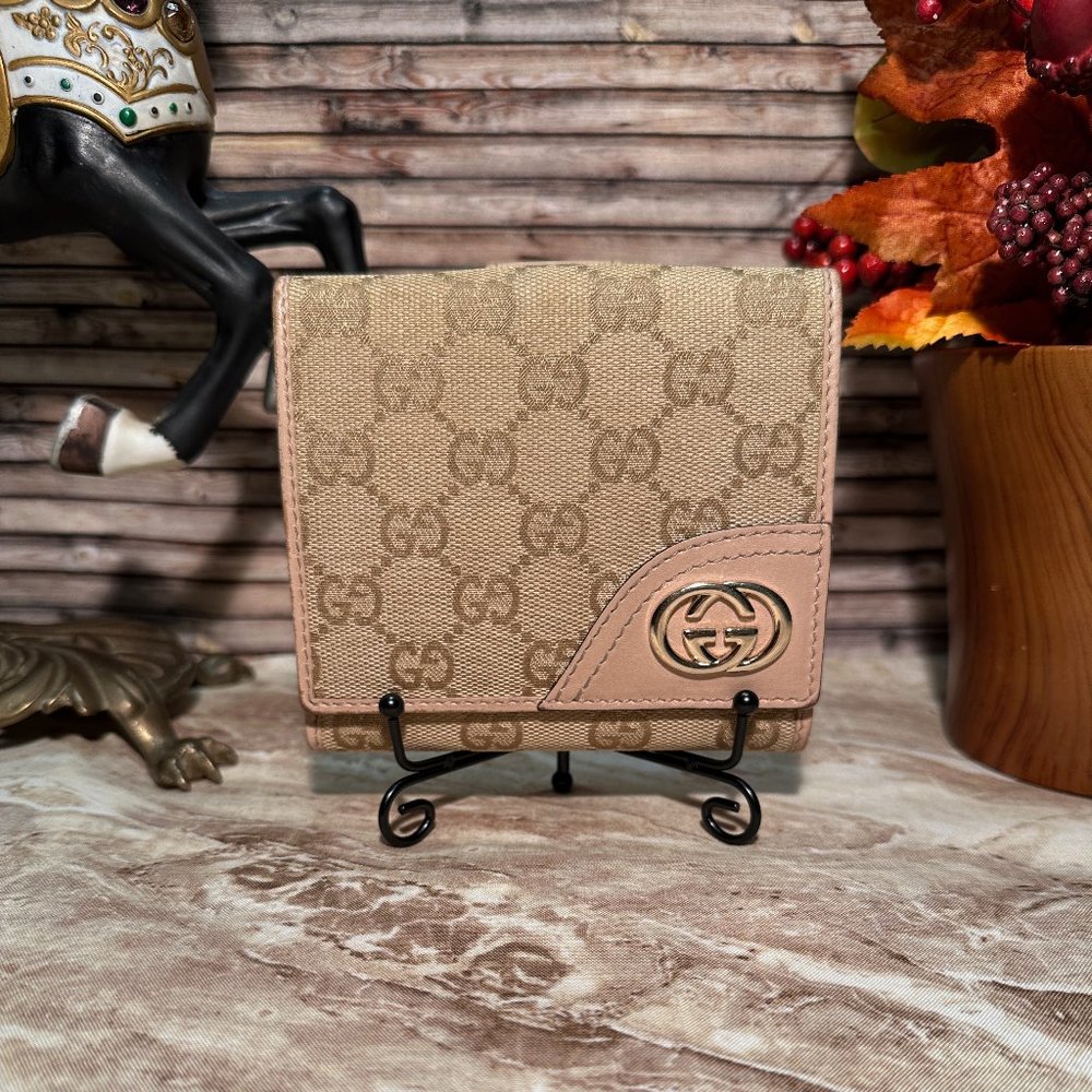 EUC Gucci Small Cream Bi-Fold Wallet